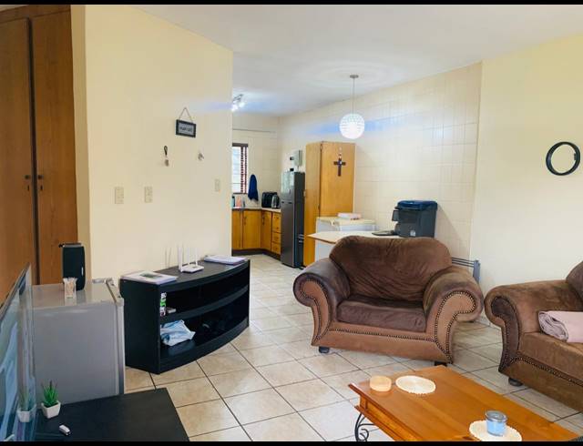 2 BEDROOM FLAT FOR SALE IN VANDERBIJLPARK SE 2